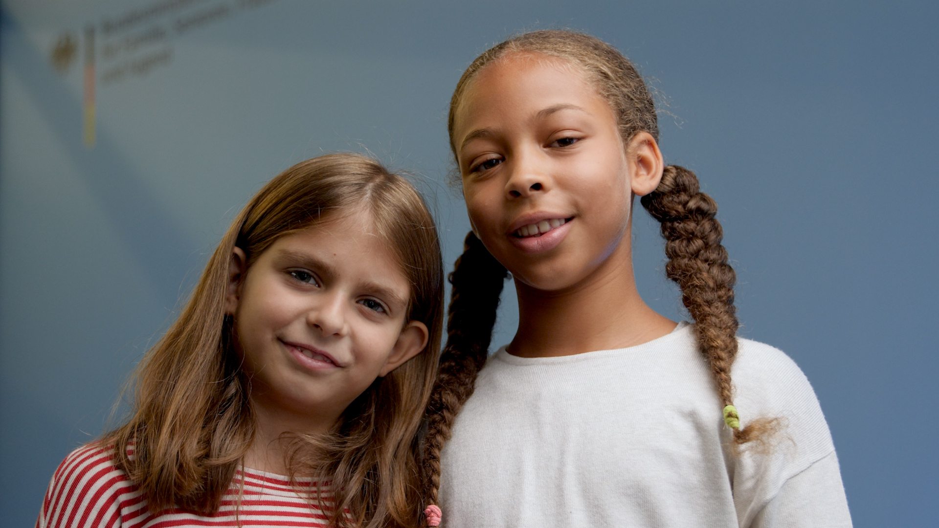 Fleur und Maty sind Schülerinnen der Löcknitz-Grundschule in Berlin-Schöneberg.